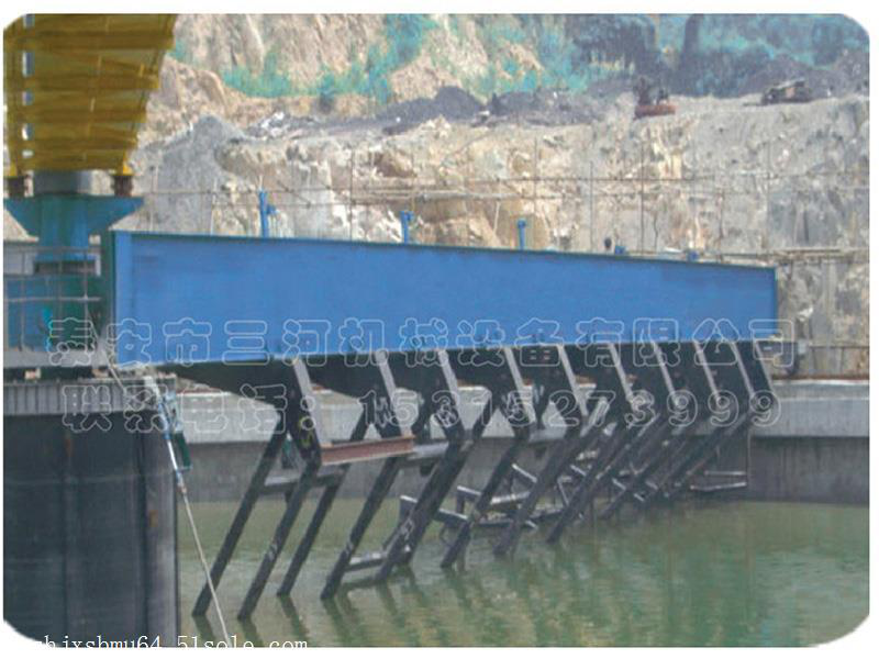 周邊傳動(dòng)濃縮機(jī)(濃密機(jī))(圖1) 周邊傳動(dòng)濃縮機(jī)(濃密機(jī))(圖1)
